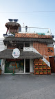 Straw Hat Hostel & Roof Top Bar